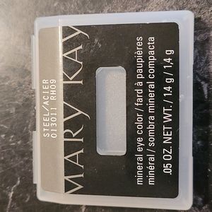 New in packaging!  Mary Kay Steel Mineral powder eye color